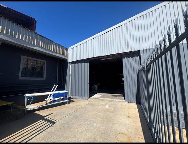 715M² WAREHOUSE TO LET IN WYNBERG